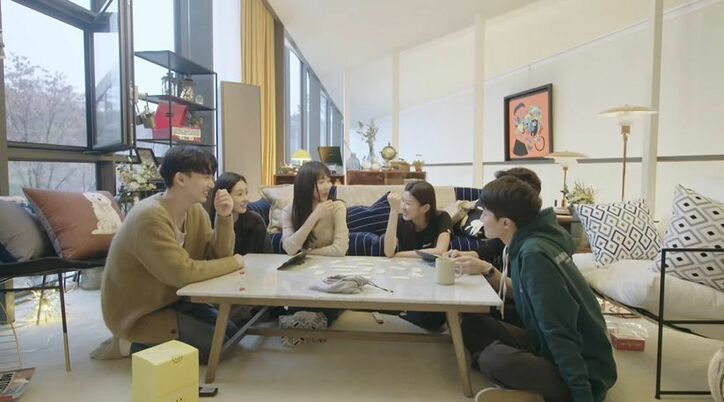 モテモテ清楚系美女が激しく嫉妬！目の前で気になる男子が他の女子とイチャイチャし始め…