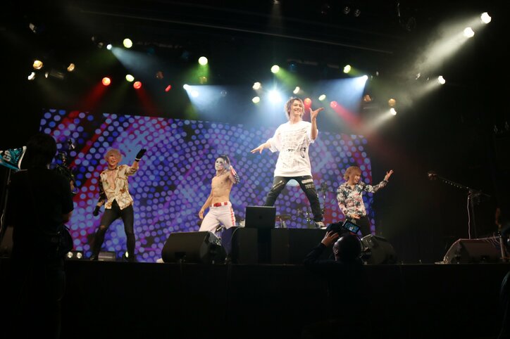 「画面の向こうに届け」オンラインでも"一体感"感じたゴールデンボンバー3daysライブ メンバーの想いとこだわりとは