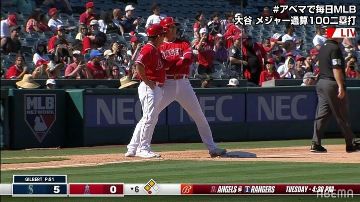 「落とすと思わなかったー」大谷翔平、同僚のツーベースで二塁から還れず三塁ストップ 相手センターの思わぬ落球に塁上で悔しがる
