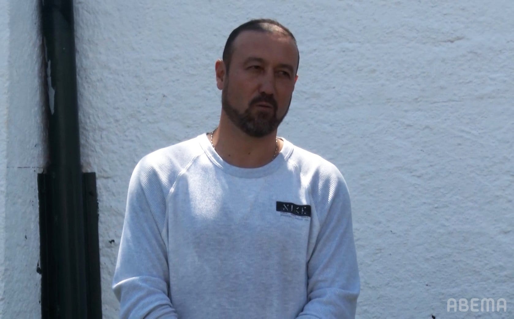 選手にアドバイスする闘莉王