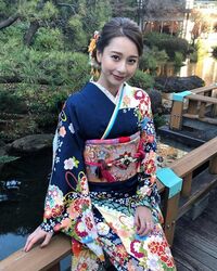 「美人すぎ」「完璧」Nikiの華やかな晴れ着ショットにファンから絶賛の声