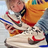 「オシャレ番長やん」EXITりんたろー。おニュースニーカーを手にした“キモ撮り”ショットに絶賛の声