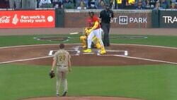 スゴすぎてワケわからん！ “MVP男”アクーニャJr.が大復活「バケモノかよw」 約1年ぶり復帰戦でいきなり“先頭打者初球HR”「投手ドン引き」「これぞスター」