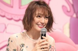 大学生が選ぶ「理想の芸能人同士の夫婦」第1位はあの夫婦！　結婚したい平均年齢は「26.3歳」