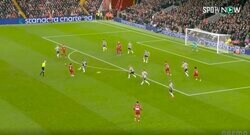 「めっちゃ上手い」「神だな」 リバプール遠藤航が相手DF2人をブチ抜く美しすぎる“超絶パス”を炸裂した瞬間　試合開始わずか20秒でのスーパープレーにスタジアム騒然