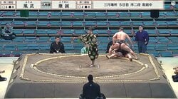 「咄嗟にできることではない」力士の振る舞いに感嘆 取組後の一コマが話題 丁寧な所作に称賛の声