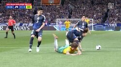 ペナ内でも強烈タックル！元日本代表キャプテンが推す27歳の“DFリーダー”  「彼が一番」称賛の訳と課題