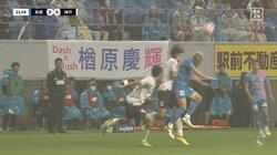 「今のがイエロー？」「かわいそう」鳥栖・富樫vs神戸・扇原の頭部がぶつかり合う激しい空中戦で判定に物議　競り勝った富樫のイエローカードに「厳しすぎるだろ」