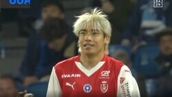 何が起きた…？ 伊東純也に“想定外のハプニング”「どうした？」 ゴール後に苦笑…「なんやねんw」「ランス兄弟、絶好調」