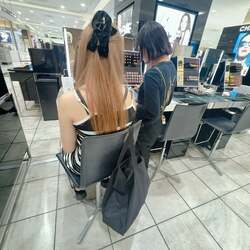 「やっぱなんとなく似てるのかな」  元ギャルママモデル、 41歳と間違えられた18歳娘の後ろ姿を公開