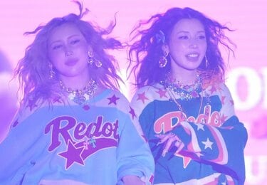 仲里依紗、14年ぶりのTGCで妹・れいちゃんとハイテンションで登場！「2