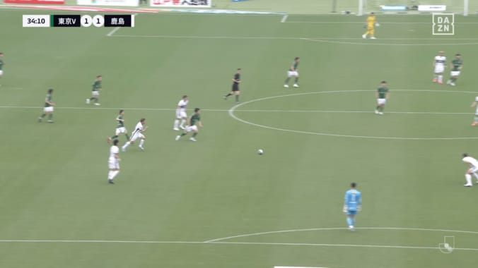 「見返しても分からない…」鹿島DFが“自分でも理解不能なミス”から痛恨失点「何をしてる…」「反省して挽回を」ファンも悲鳴 3枚目