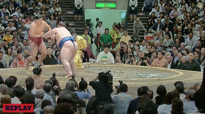 これが225キロの圧力！　関脇復帰の逸ノ城が阿炎を圧倒 1枚目