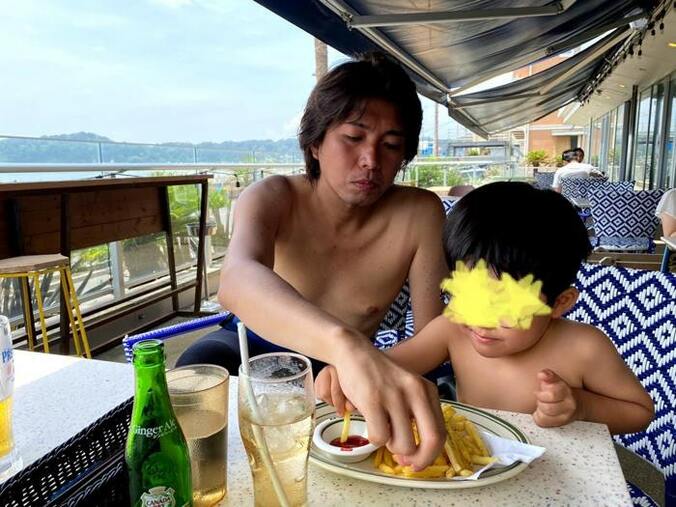  宮崎謙介、1年半前の息子との2ショットを見て感じたこと「ぽっこりしていたお腹も」  1枚目