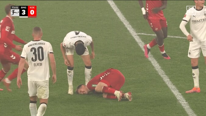 「煽りすぎだろ」“やりすぎ挑発”であわや大乱闘！「余計なこと言うな」両軍沸騰にスタジアム騒然→警告３枚でファン呆れ 3枚目