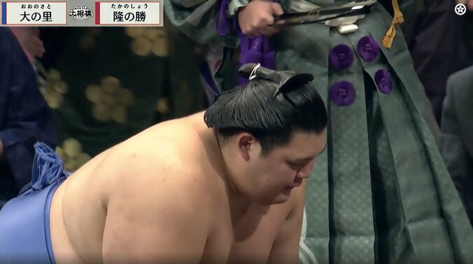 愕然とする大の里