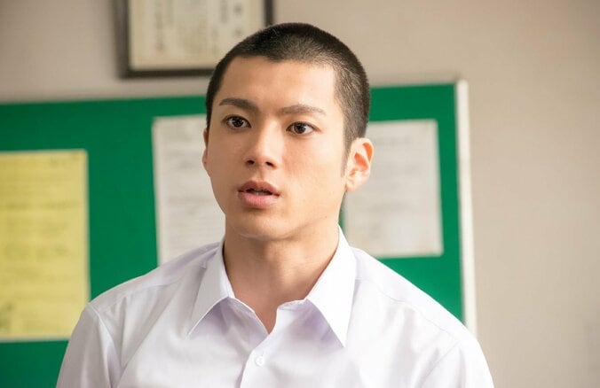 「いきまーす」齋藤飛鳥が1番最初にバリカン手に持ち、山田裕貴が坊主になった瞬間公開 2枚目