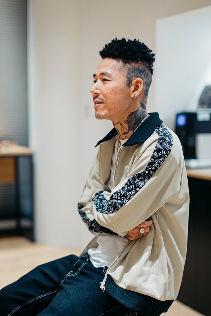 レーベルも立ち上げ、順調にリリースを重ねるKOWICHI。「次に出すアルバムは自分の最後のアルバムになるかも、気持ち的に」と語るリアルな胸の内とは！？ 5枚目