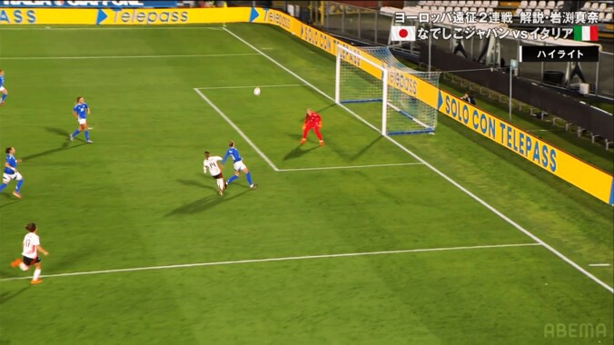 ループシュートを放つ長谷川