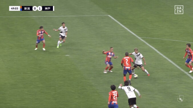 嘘だろ！？ 大迫勇也の“半端ないトラップ”が話題「神がかってる」「役者が違う」決定機を作りPK誘発 4枚目