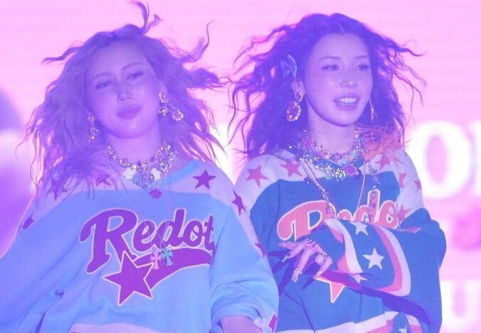 【写真・画像】仲里依紗、14年ぶりのTGCで妹・れいちゃんとハイテンションで登場！「そっくり！」「似てる！」会場どよめき　1枚目