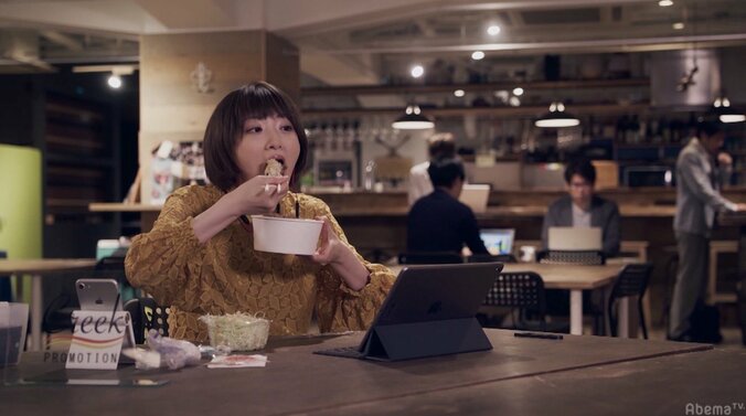 牛丼をがっつく生駒里奈にファン悶絶「食べ方豪快でかわいい」 1枚目