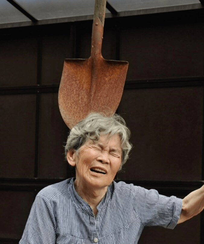 【笑撃写真】88歳自撮りの女王「面白おかしく過ごしたいから写真を撮る」 4枚目