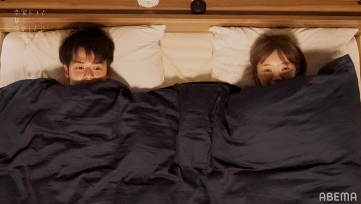 ベッドの上でキスシーン稽古 ムード満点の“同棲ハウス”でまなみ＆けいが急接近『ドラ恋』act.1