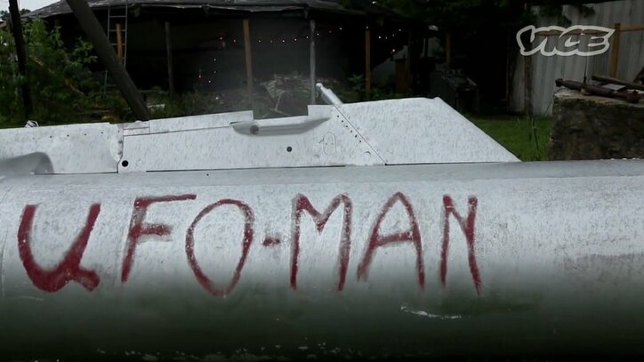 「デートがない日は毎晩“宇宙船”で寝る…」米国でUFO待つ男