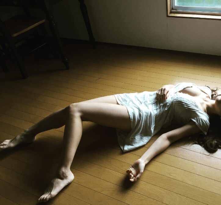 2児の母・熊田曜子、艶っぽすぎる未公開ショットを披露