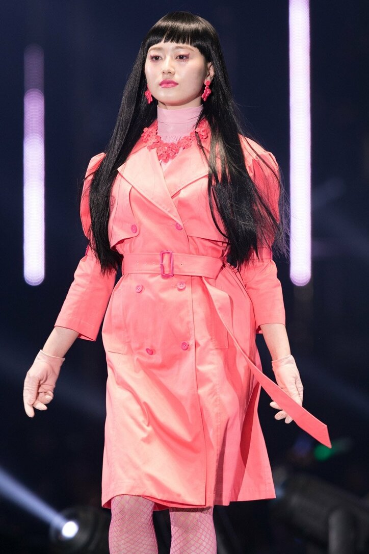 欅坂46が背中ざっくりセクシーに、個性全開アーティスティックに魅せた「TGC」ランウェイ