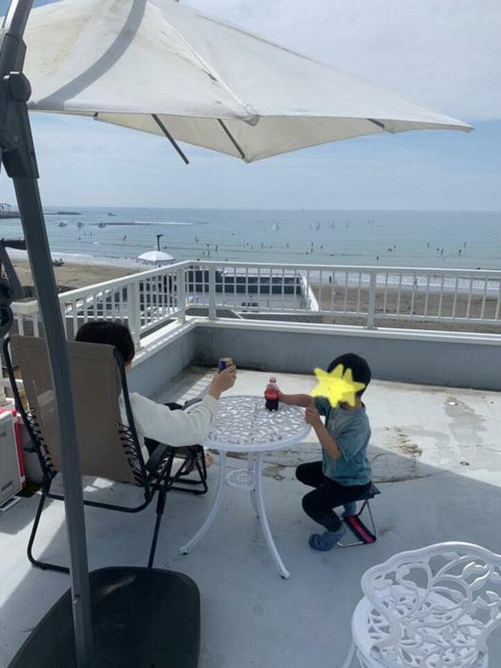  金子恵美、自宅の屋上でランチを堪能「ケンタッキーを頼んでみました」 