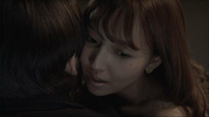 セクシー女優・三上悠亜が童貞男子を誘うイジワルな先輩役で登場！（AbemaTV）