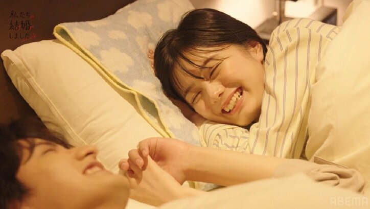 瀬戸利樹＆紺野彩夏、夫婦になって初めての夜、小さなベッドで見つめ合い手を繋いで…『私たち結婚しました4』第2話