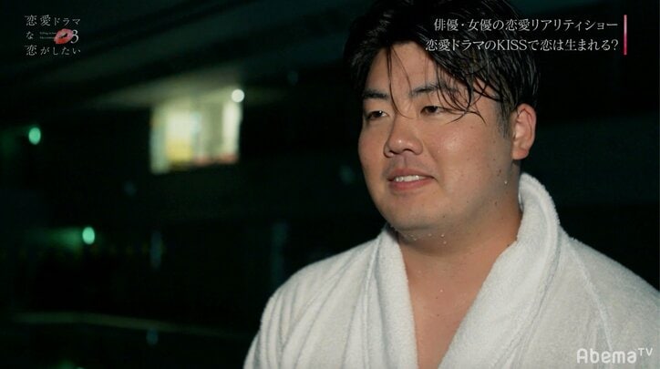 シャワーを浴びながらの激しいキスシーン 演じた二人に恋愛感情は生まれる?