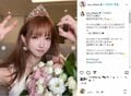 「綺麗で可愛いバースデーガール」三上悠亜の“ティアラ”をつけた誕生日ショットにファン絶賛