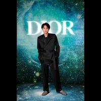 「ハイブランドが似合う男すぎる」磯村勇斗のクールなセットアップ姿にファン絶賛