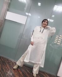 百田夏菜子、“年末に向けて白多め”を宣言！ 真っ白コーデに反響「似合う！かわいい」