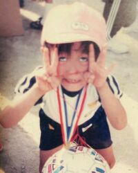 中務裕太が29歳の誕生日を報告 紫ヘア＆“変顔ショット”にファン称賛