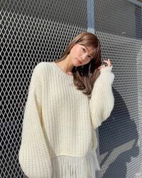 生見愛瑠の透明感あふれる白ニット姿に「めるるしか勝たん」「ガーリーめでかわいい」と喜びの声