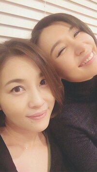 吉岡里帆初主演ドラマに出演する瀬戸朝香、“役ではライバル”鈴木紗理奈との2ショットを公開