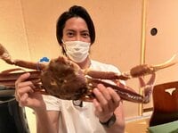 「ファミリーにお祝いして頂きました！」山下智久、37歳の誕生日に祖父との2ショットを公開