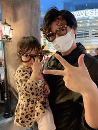 アレクサンダー『ダイソーでお揃いメガネ買ったらの巻』