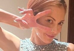 土屋アンナ、4LDK自宅のファンシーな寝室を大公開「モノトーンとかかと…！」真逆なイメージの室内に驚きの声