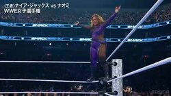 100kg超え“超重量級”女子レスラーが「降ってきた」…全体重が乗った“空中ギロチンドロップ”にファンも驚愕「喉元をエグってた」