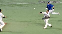 これアウトにできるの！？ 鷹の名手が“超守備”「投げるまでが早い」 剛速送球に「さすが今宮」