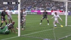 「ソンジュン偉すぎる」日本帰化報道の18歳MF、ライン上ギリギリでの“神クリア”が話題「ユンの1mm」「割ってなかったのか」