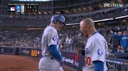 フリーマン、3戦連続弾に「イエス！」 ベッツも雄叫び、大谷翔平は左腕を庇いながら…中継が捉えたMVPトリオ“それぞれの執念”