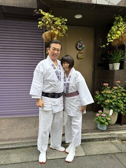 堀ちえみの夫、半纏姿の“密着夫婦ショット”を披露し「お二人ともバッチリキマってますね！」「めっちゃカッコイイ」などの声