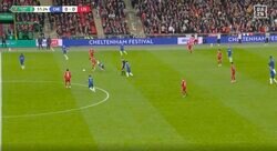 「1億ポンドの選手を吹っ飛ばした！」「獲らなくて良かった」リバプール遠藤航が“因縁の相手”を叩き潰す“報復タックル”を炸裂した瞬間　“影のMVP”が叩き出した驚愕データ